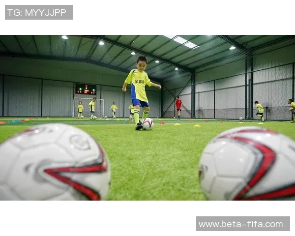 手玩足球机带你体验真实比赛乐趣,尽享激情与挑战的完美结合 手玩足球机带你体验真实比赛乐趣,尽享激情与挑战的完美结合